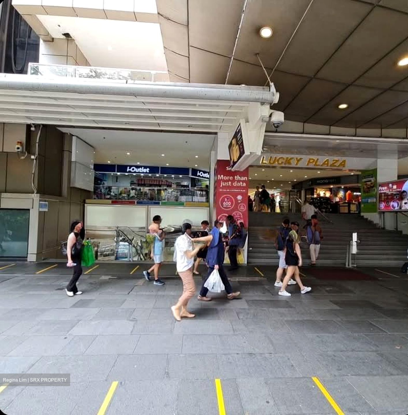 Lucky Plaza (D9), Shop House #558258191